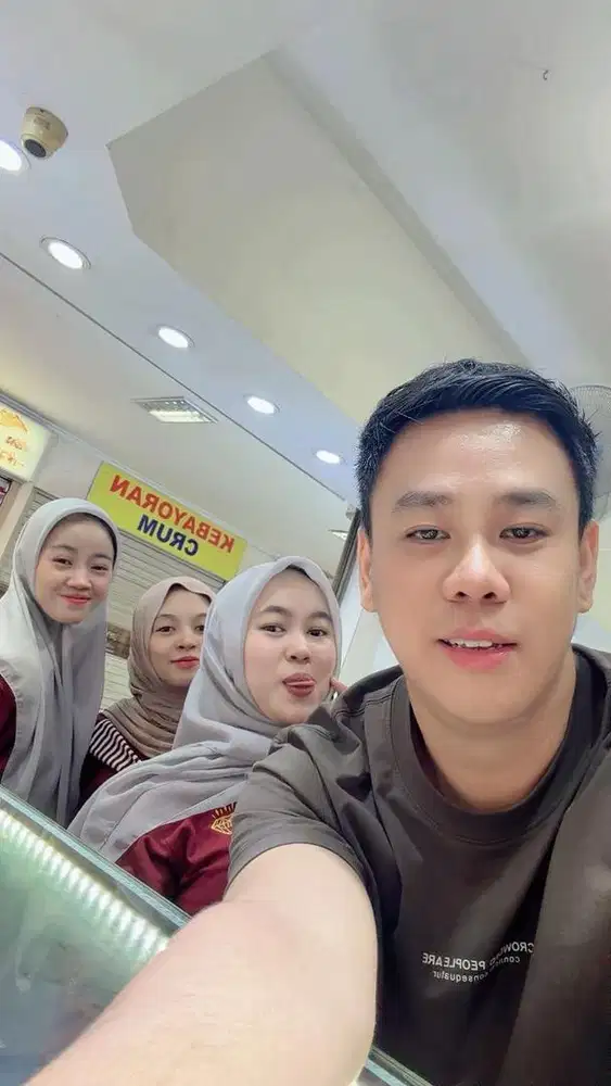 Mencari karyawati buat jaga toko