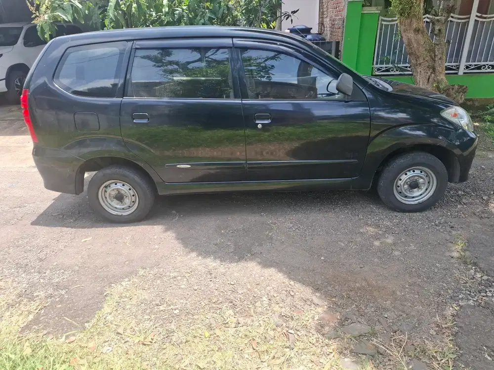 Daihatsu Xenia 2011 Bensin