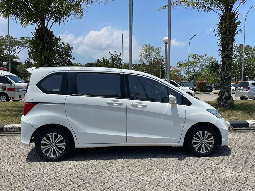 Honda Freed E 2013