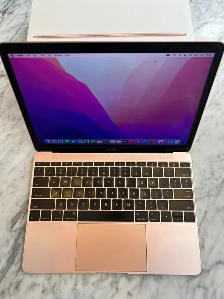 Macbook M3 Retina display Core M3 8GB SSD 256GB 12 INCH Rose Gold