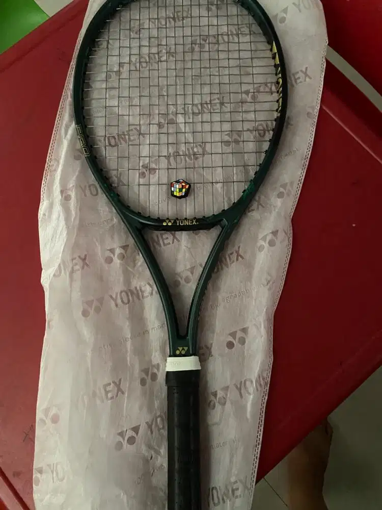 Raket tenis Yonex Vcore Pro97