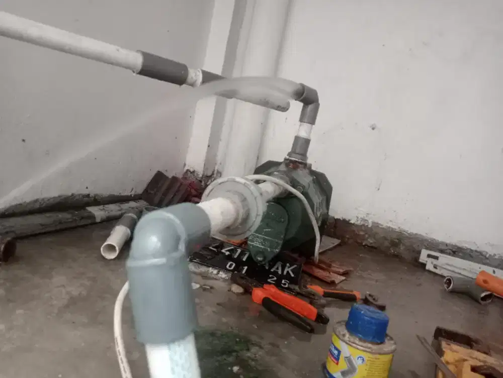 Menerima servis pompa air