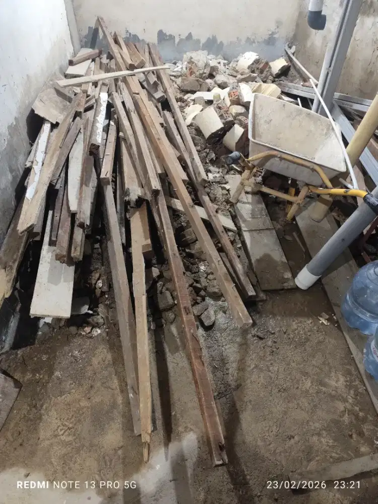 Dijual cepat Kayu kusen Meranti dan papan