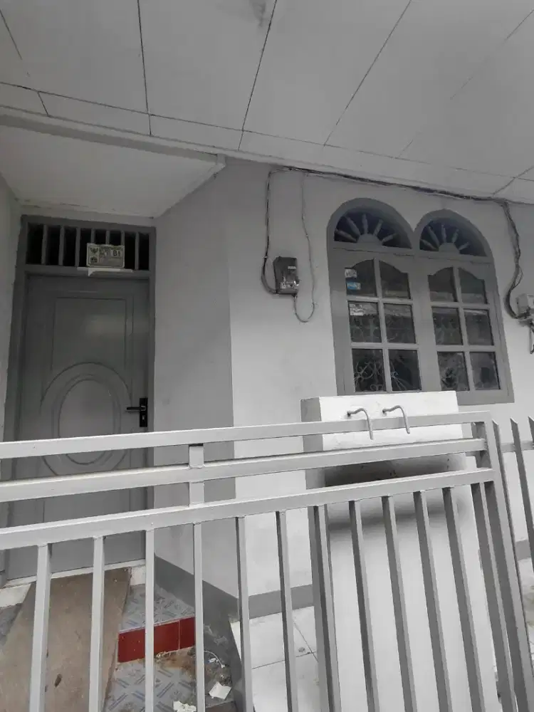 DI KONTRAKAN RUMAH TAHUNAN SLIPI KEMANGGISAN