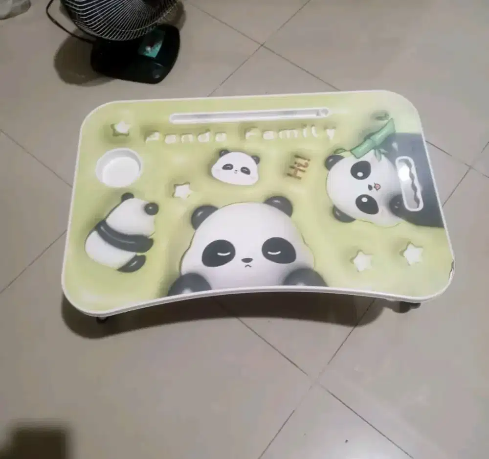 Meja Belajar Kekinian Bermotif Kartun Bekas Gratis Kondisi 80%