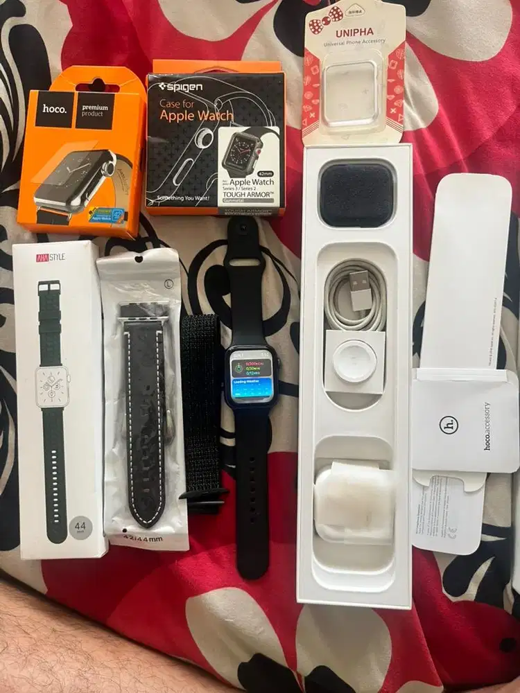 Apple Iwatch Seires 4 Yu Mm Mulus full Set dan aksessories