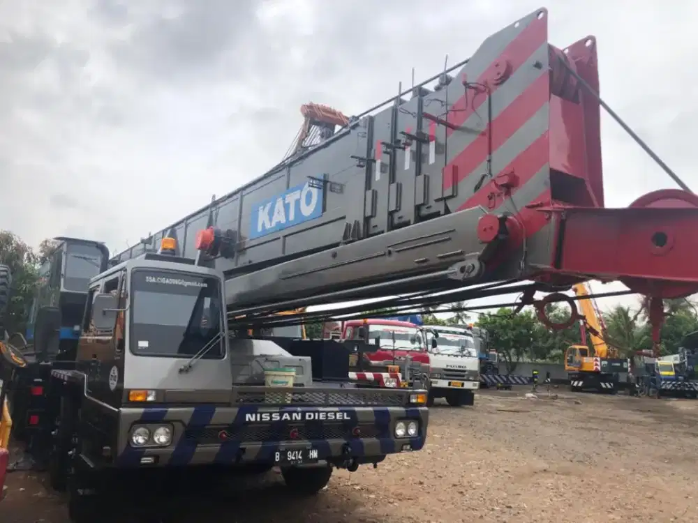 JUAL TRUCK CRANE 80 TON KATO NK800E-V