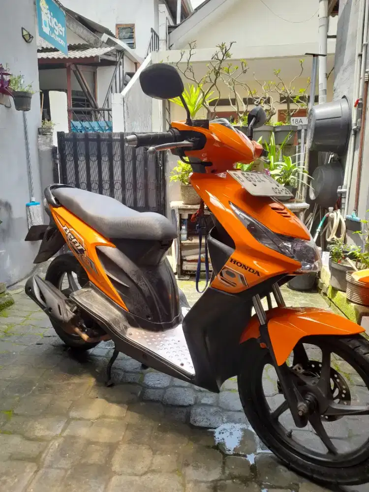 Honda Beat karbu warna orange th 2008
