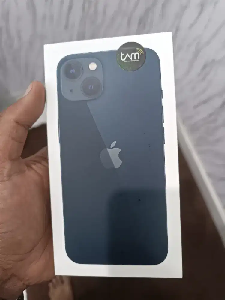 IP 13 // 128 gb// pre owned