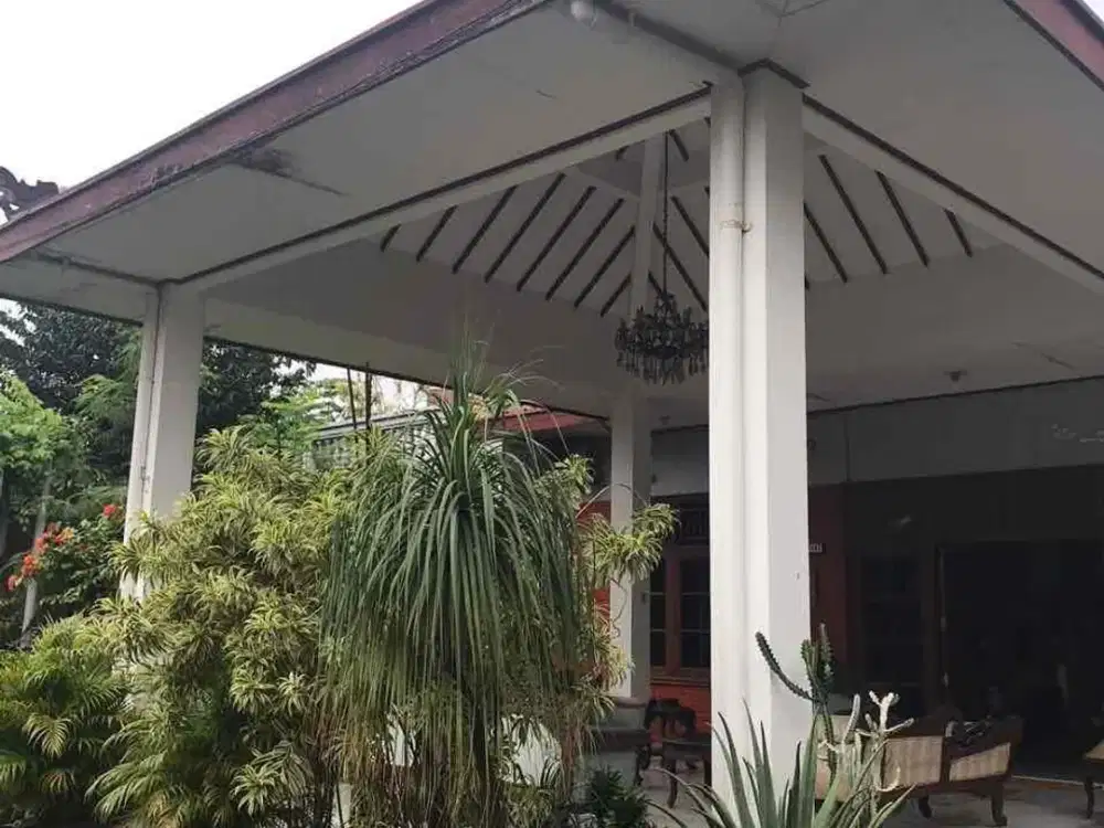 Rumah terawat strategis di Jl. Salam Raya Kebon Jeruk Jakarta barat
