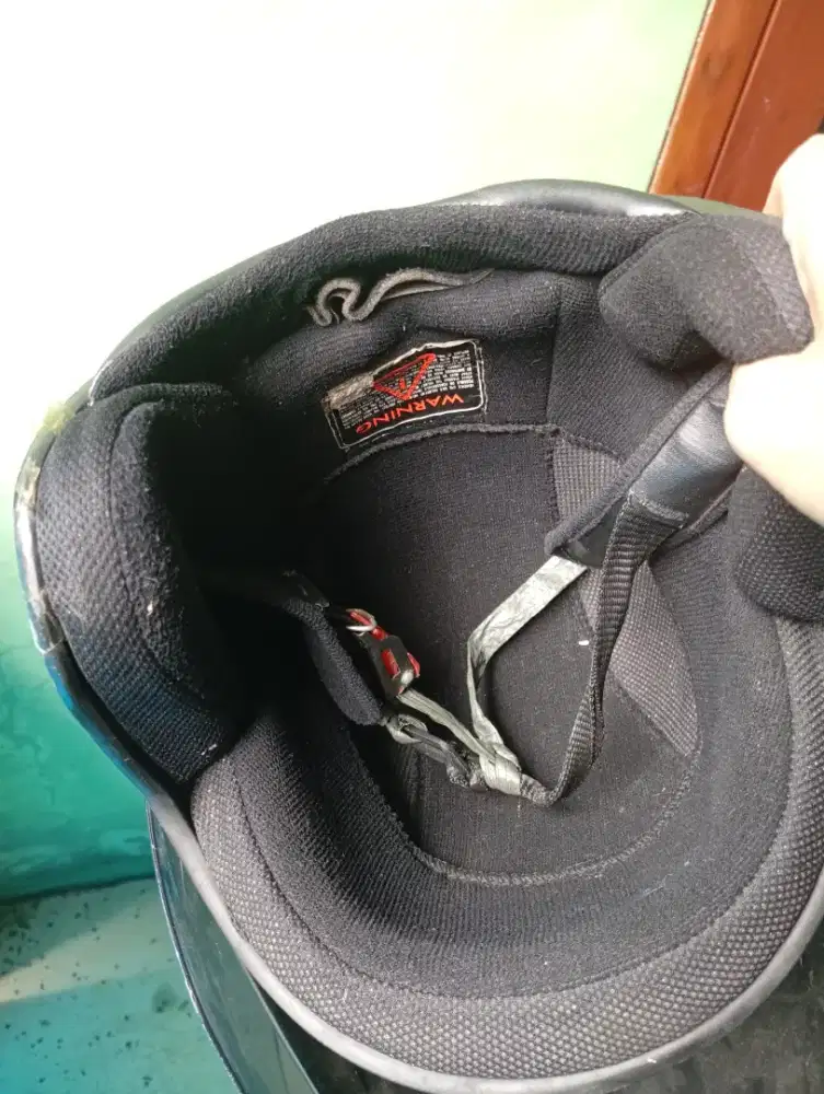 Helm motor layak pakai