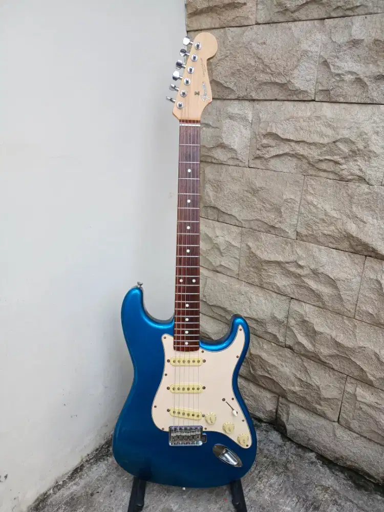 Fender Japan Stratocaster Lake Placid Blue Tahun 1993-1994 Original