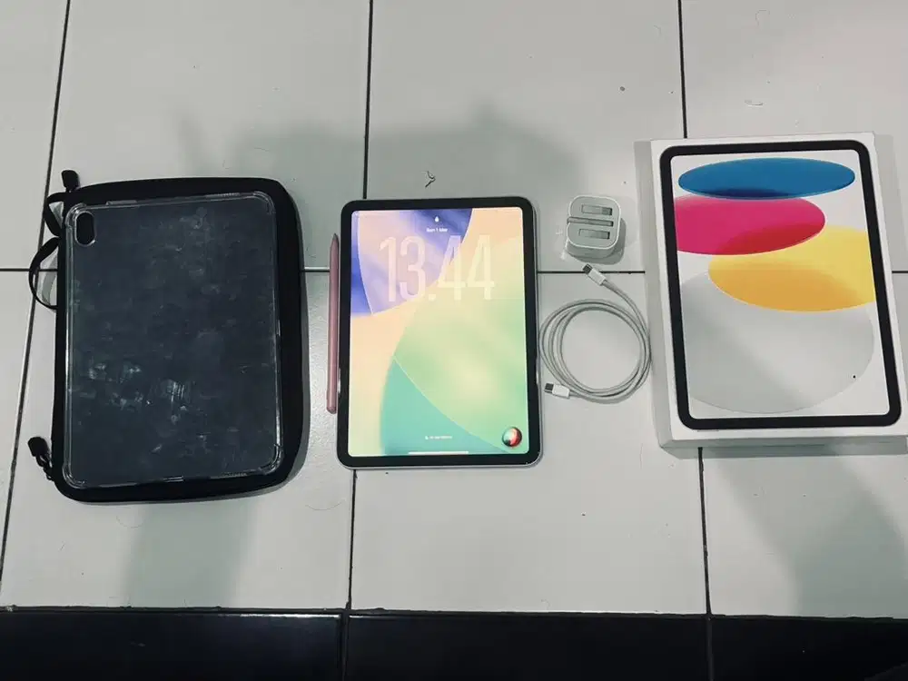 iPad 10th Gen fullset mulus, bonus case, antigores layar, stylus, tas
