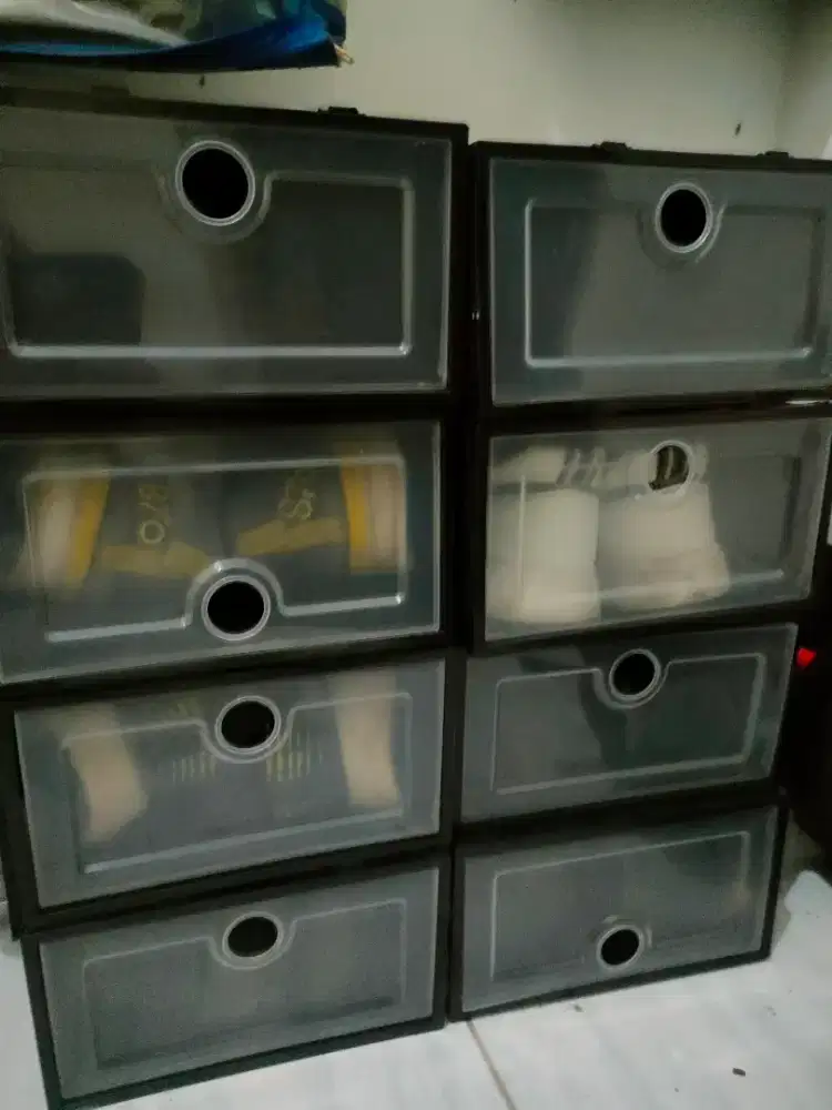 TEMPAT PENYIMPANAN SEPATU