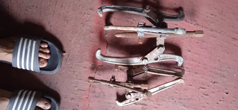 TRACKER TIGA KAKI UKURAN 6&8