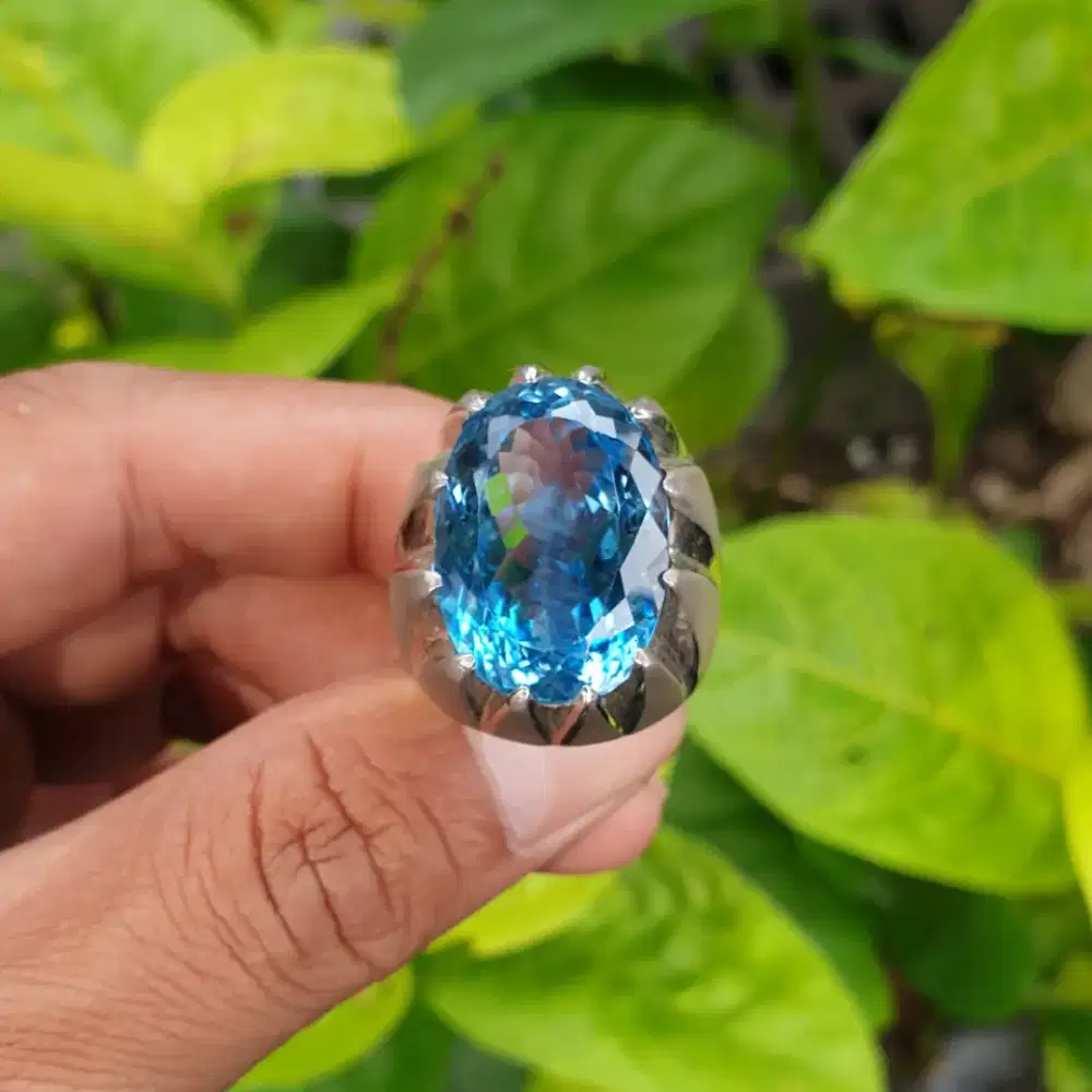Natural blue topaz 28.40 crt