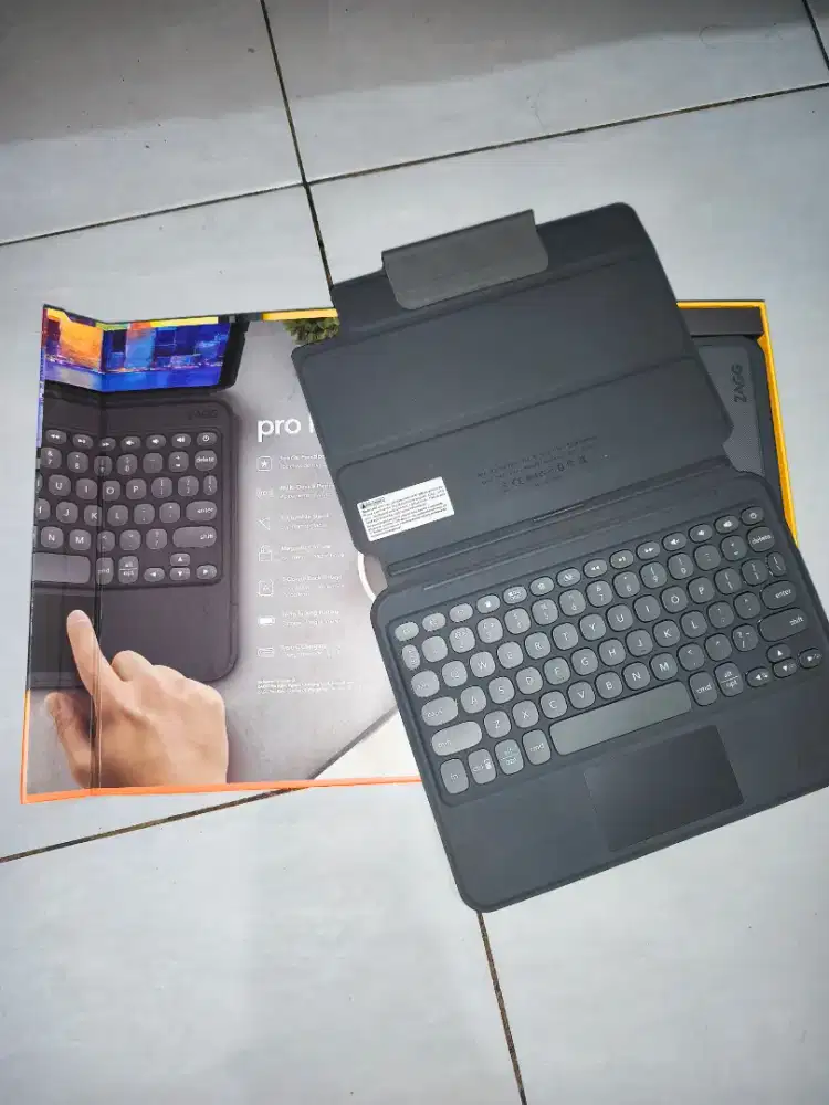 Zagg Pro Keys keyboard with trackpad for IPad Air and IPad Pro 11 inch