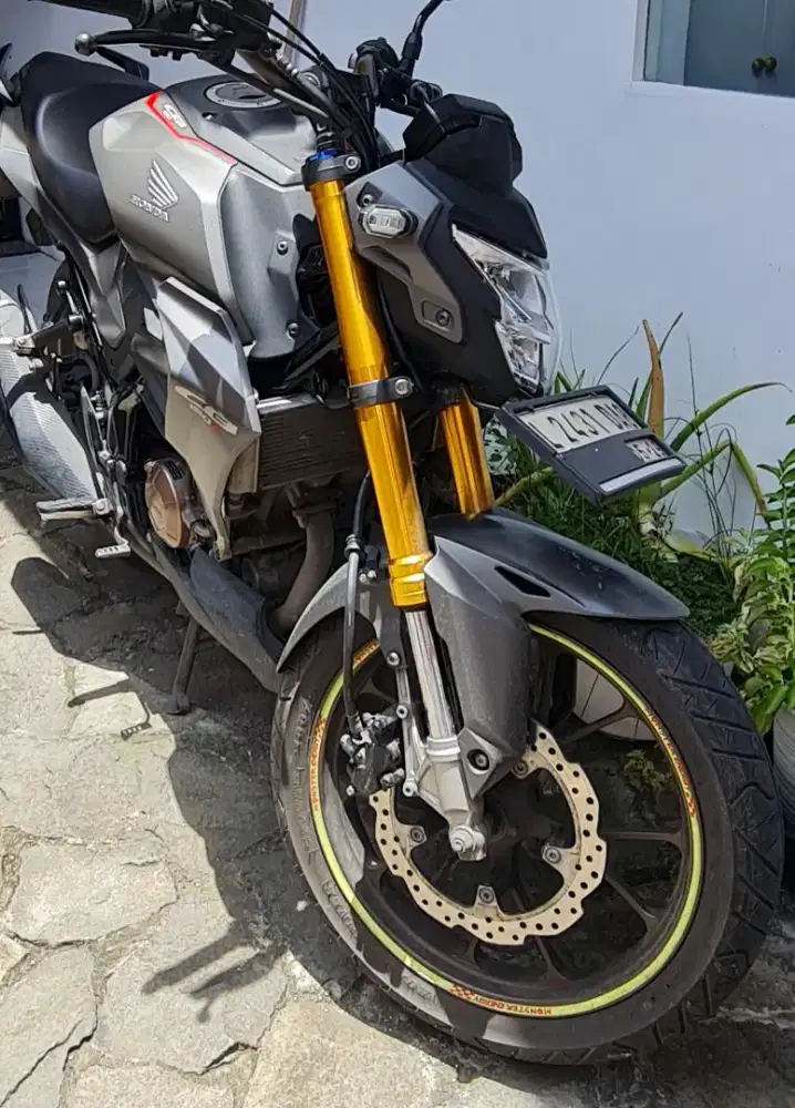 HONDA CB150R 2024