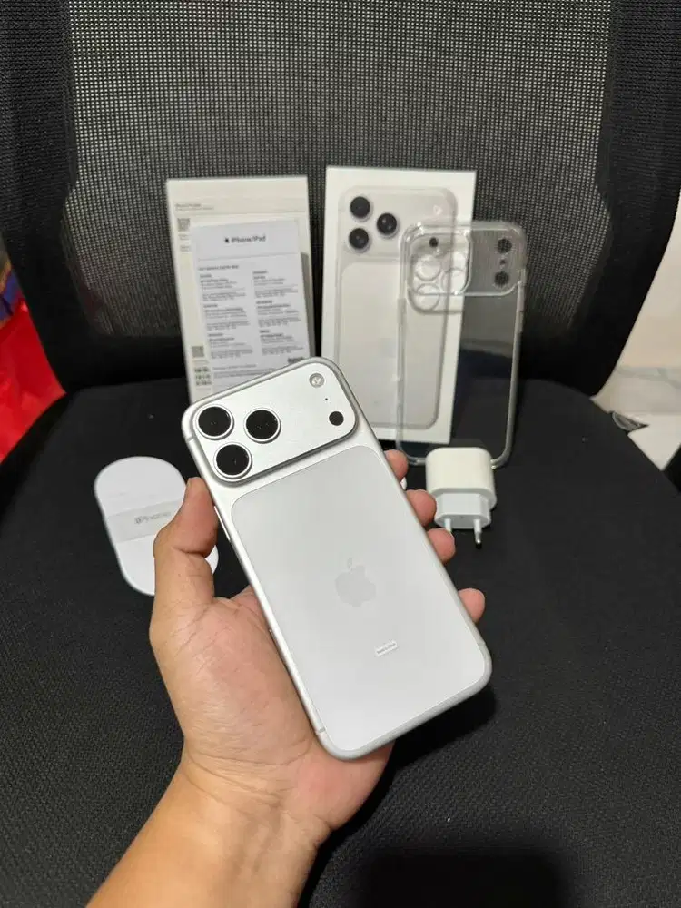 iphone 17 promax 256gb ibox like new silver