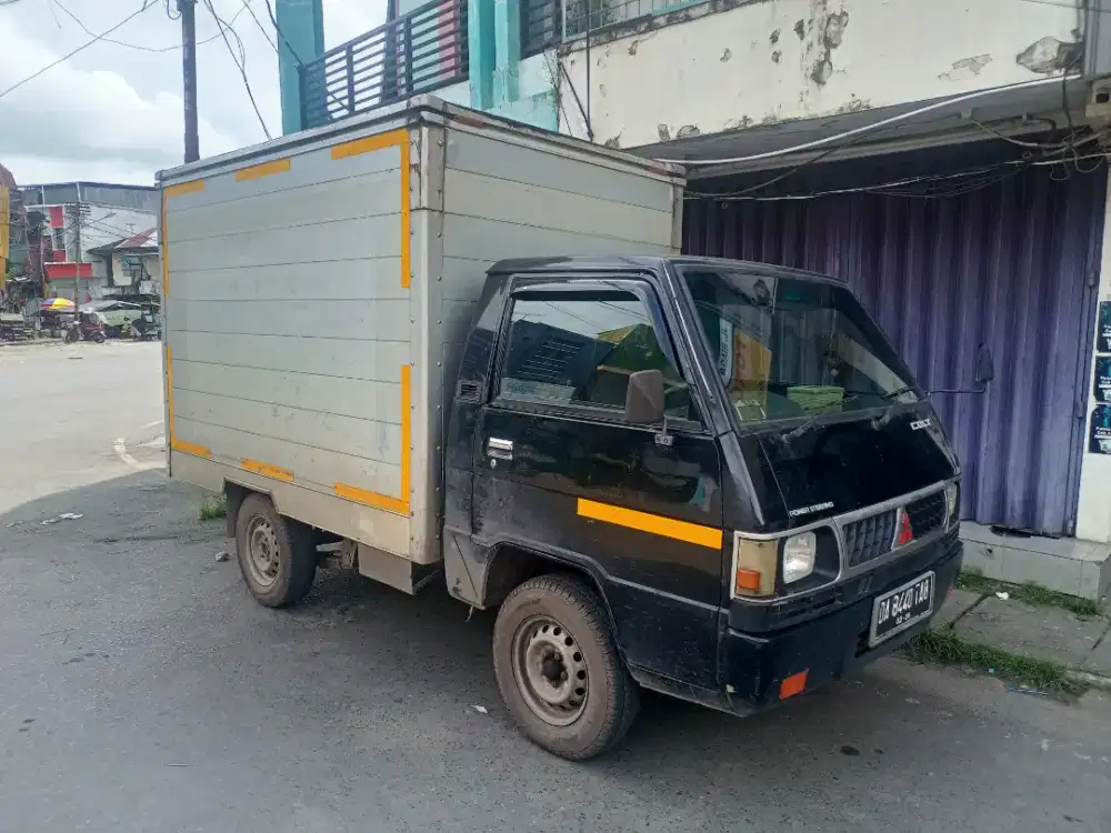Jual mobil L300 punya pribadi mantan toko buku