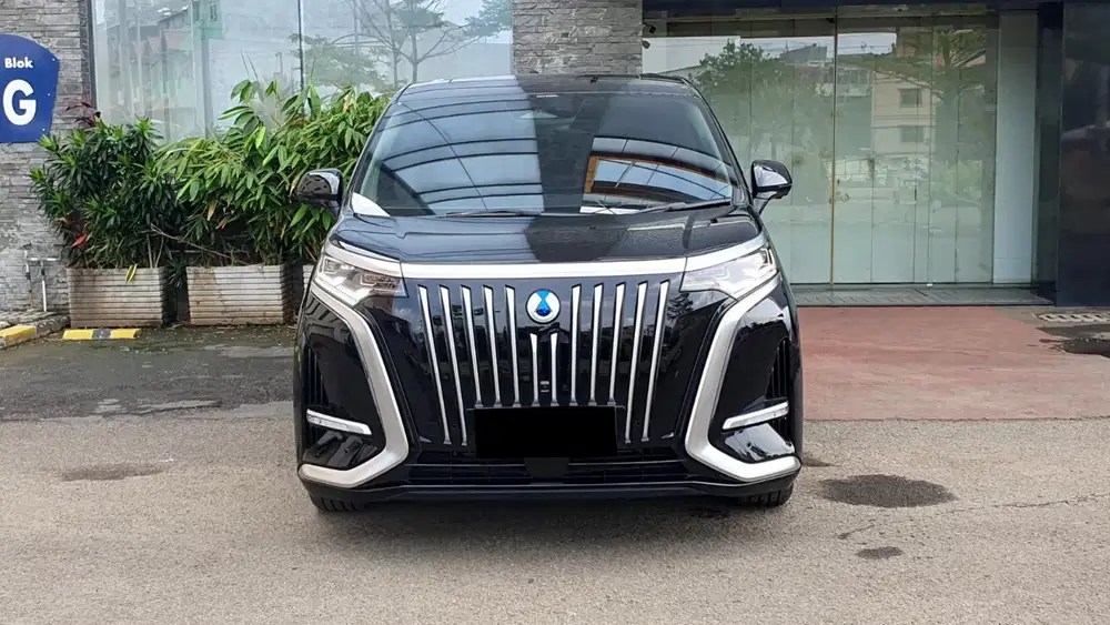 Denza d9 elite 2024 hitam