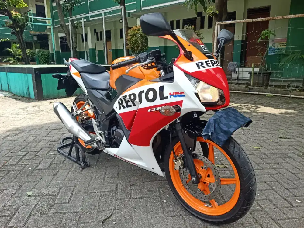Honda CBR 150R Repsol TH 2015 Km.15Rb Mulus Pajak Panjang B Bekasi
