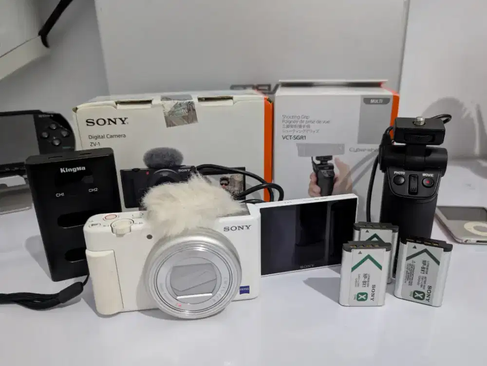 Sony ZV 1 zv1 white free tripod