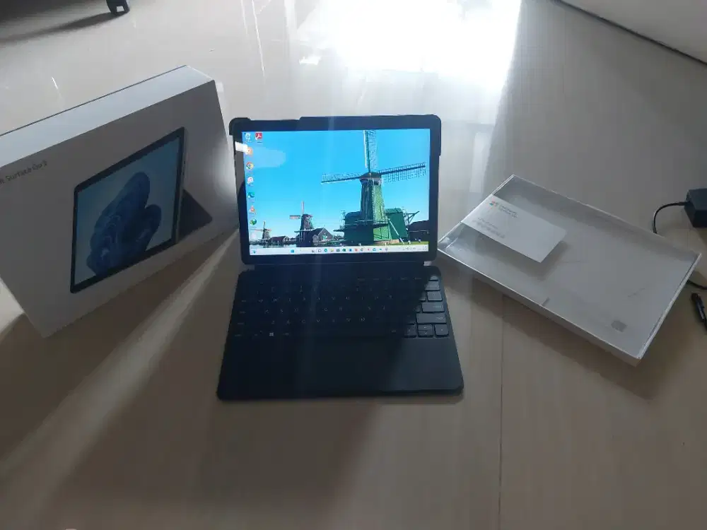 Surface go 3 second  mulus like new