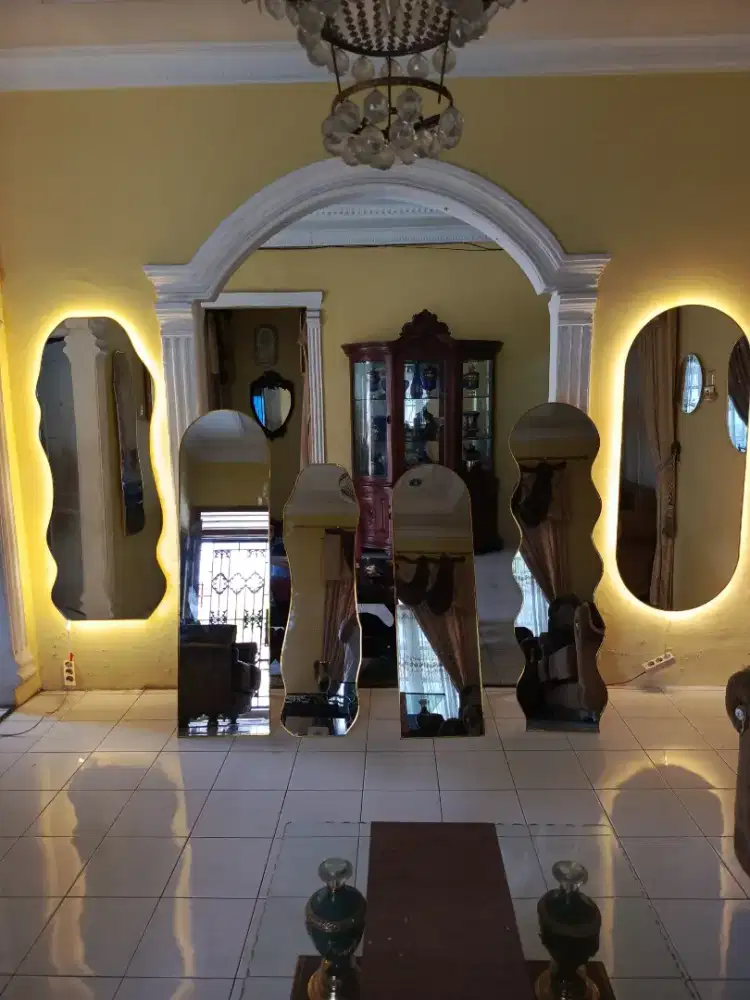 Kaca cermin salon mewah