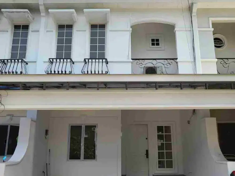 Disewakan atau Dijual Rumah Elite 2.5 Lt di Bukit Gading Mediterania Kelapa Gading Jakarta Utara