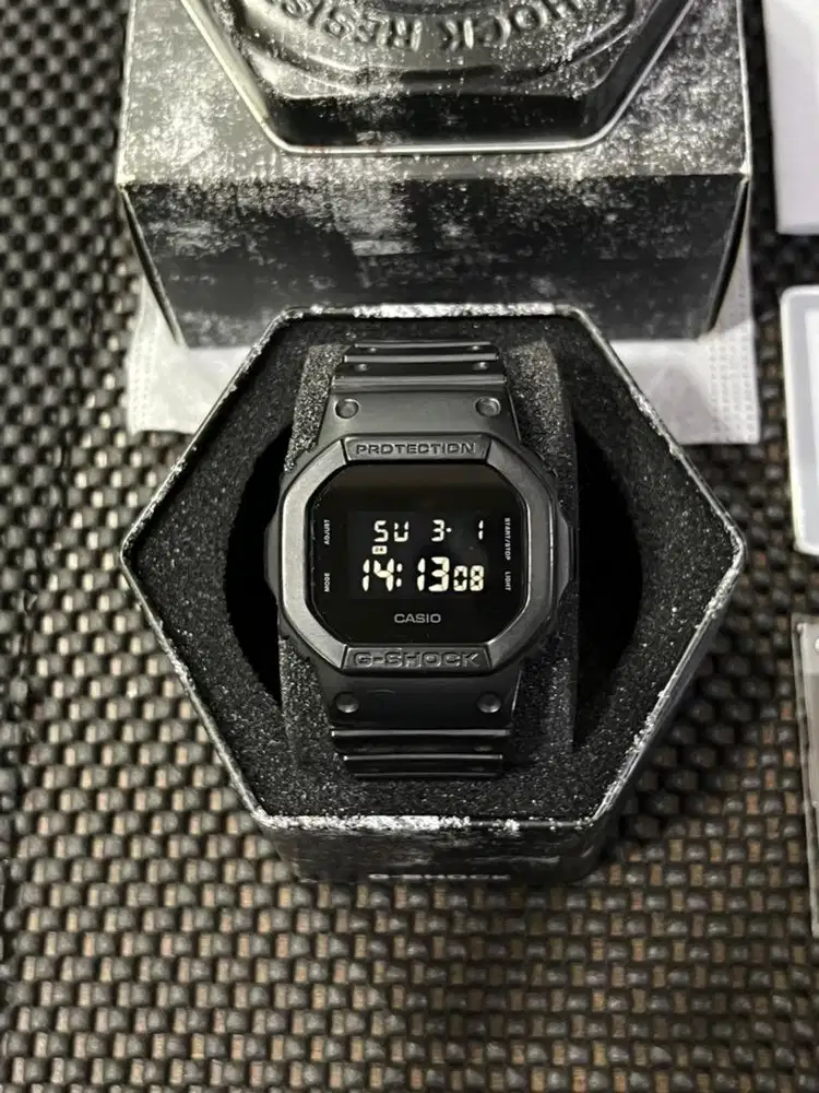Gshock DW-5600BB-1DR Black Out