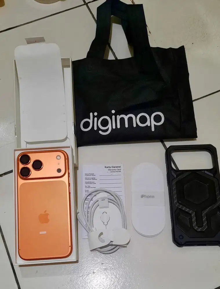 iPhone 17 pro max Cosmic Orange