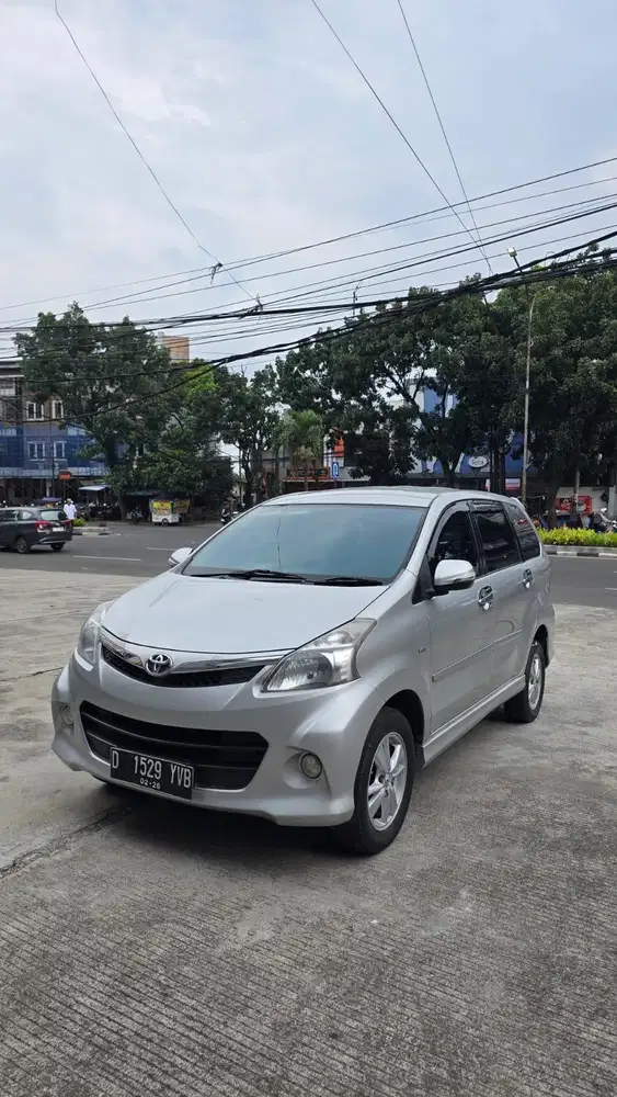 Toyota Avanza Veloz 1.5 matic 2012