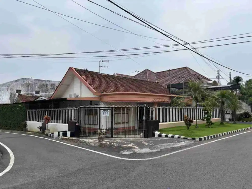 RUMAH HOOK COCOK UNTUK CAFFE LOKASI JLN BUAH BUAHAN KOTA MALANG