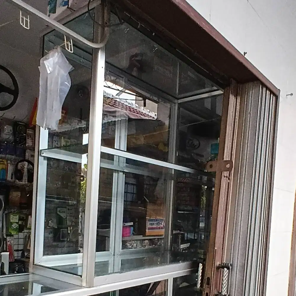 DIJUAL ETALASE KACA 1 METER KOTAK BEKAS SIAP UNTUK PAKAI USAHA