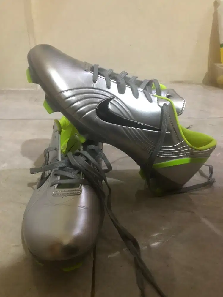 Sepatu bola NIKE Mercurial R9 size 42 26,5cm