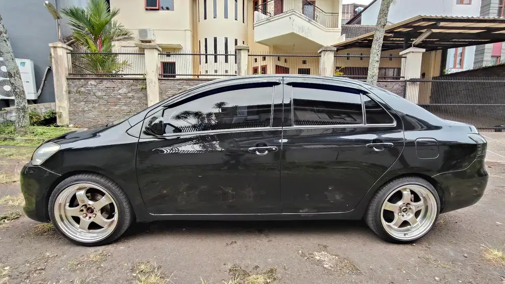 Toyota Limo 2012 Bensin