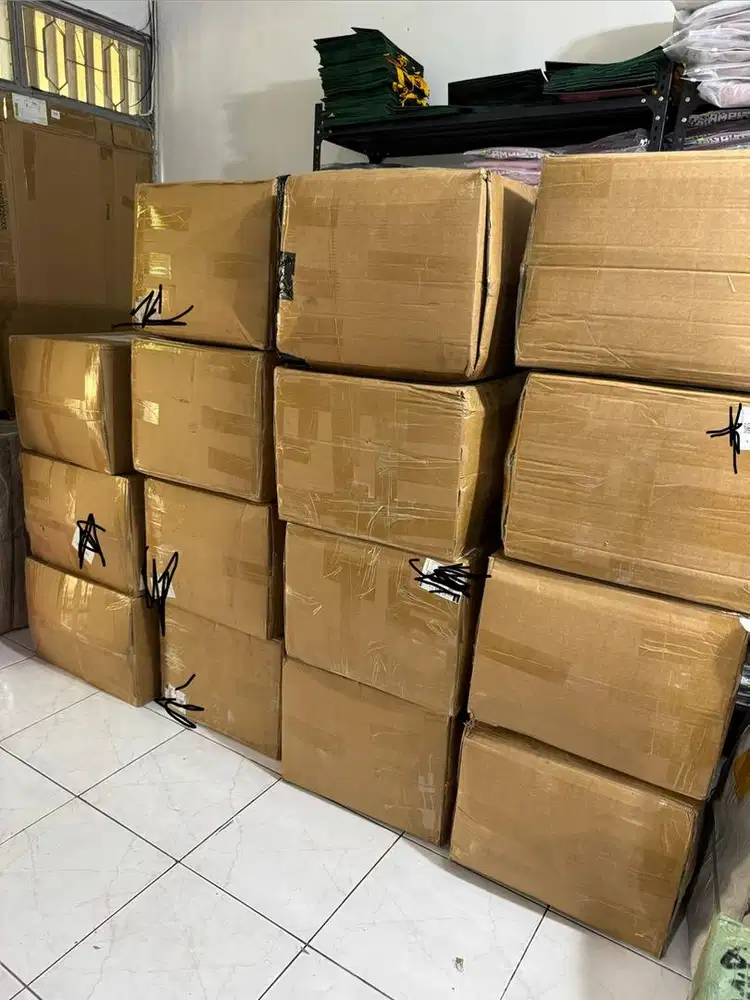 Dibutuhkan admin + bagian packing onlineshop