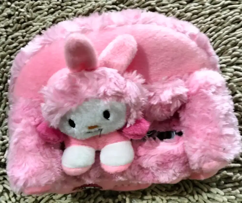 cover untuk 
kotak tissue
bahan bulu bulu
lembut
pink cerah
Kelinci