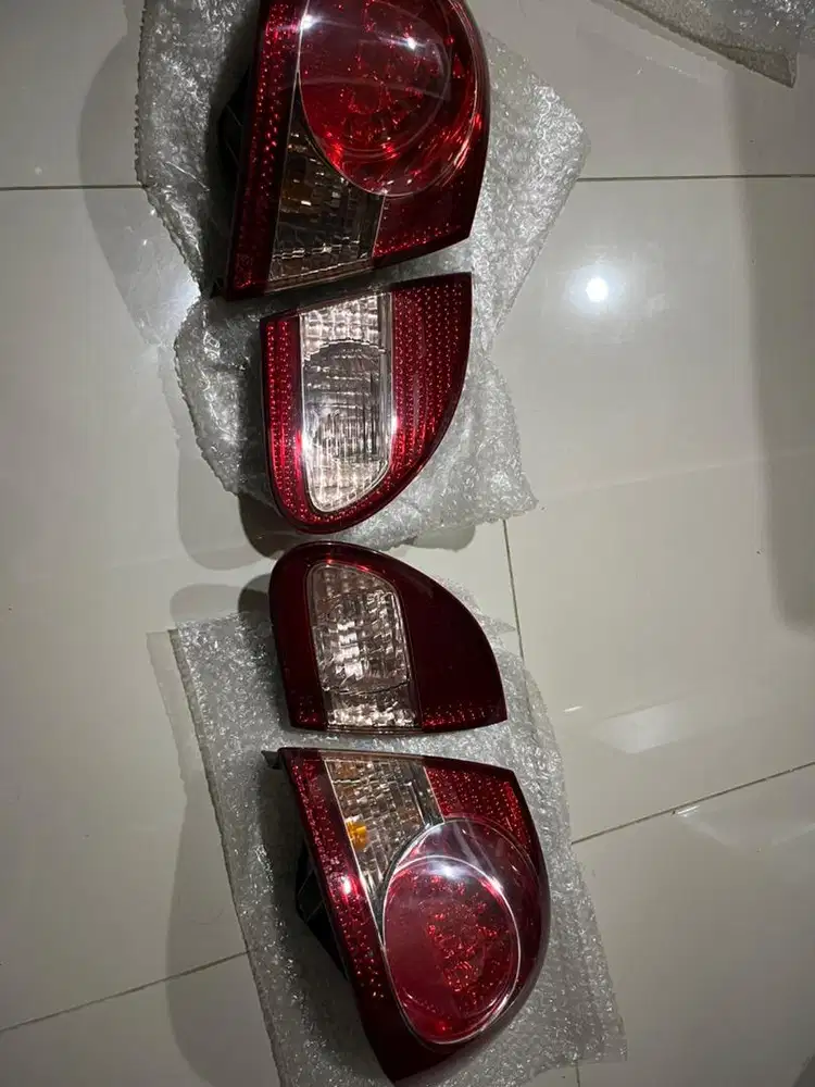 Lampu belakang komplit Altis 2004 copotan