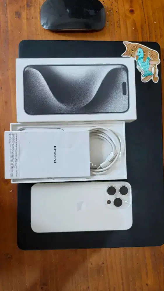 iPhone 15 Pro Max 256GB BH 85% Garansi resmi iBox White Titanium