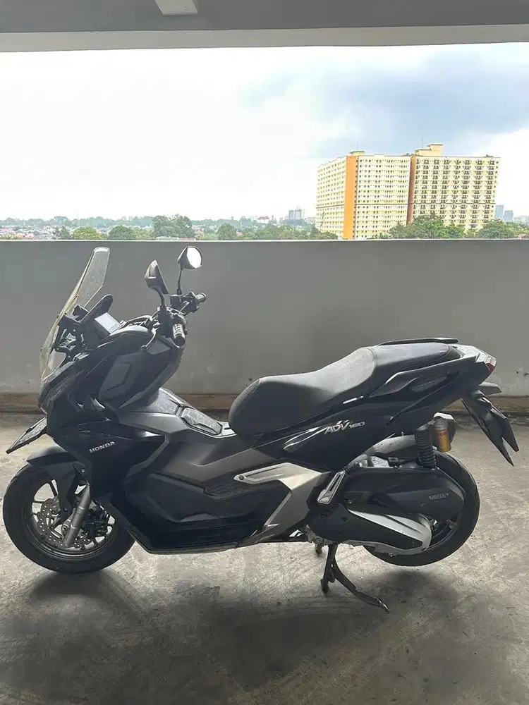 Honda ADV 160 CBS Hitam tahun 2022