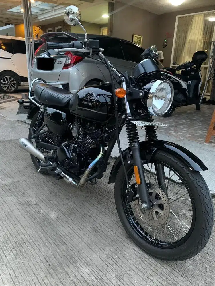 Kawasaki w175 black style tahun 2023