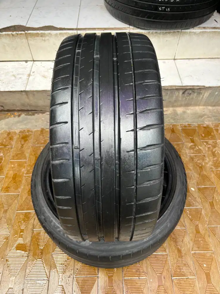 Ban Michelin Pilot Sport 4S  235 35 r19  1Pcs