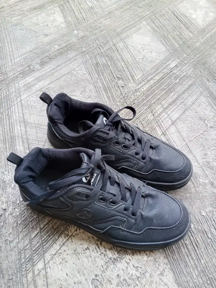 Airwalk hitam ukuran 41