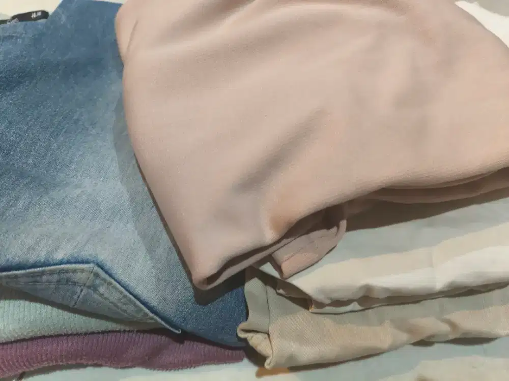 Baju Wanita ukuran sedang dan Baju Pria Ukuran sedang