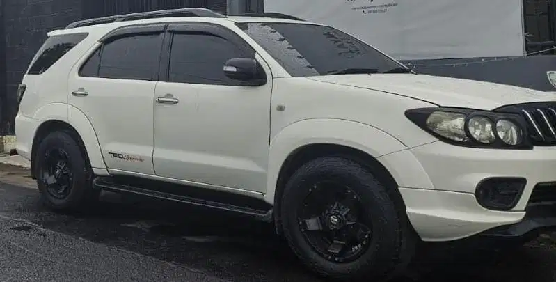 Di jual fortuner 2010 pemakaian pribadi mesin terawat