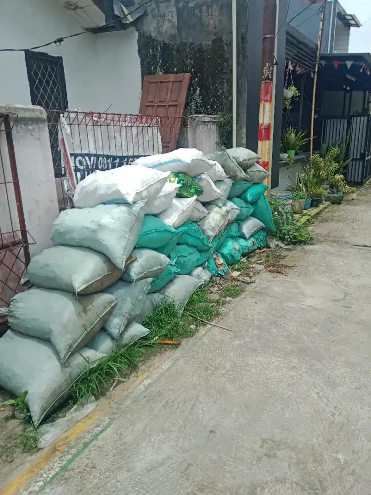 puing banguanan bongkaran tembok rumah lama dari batako