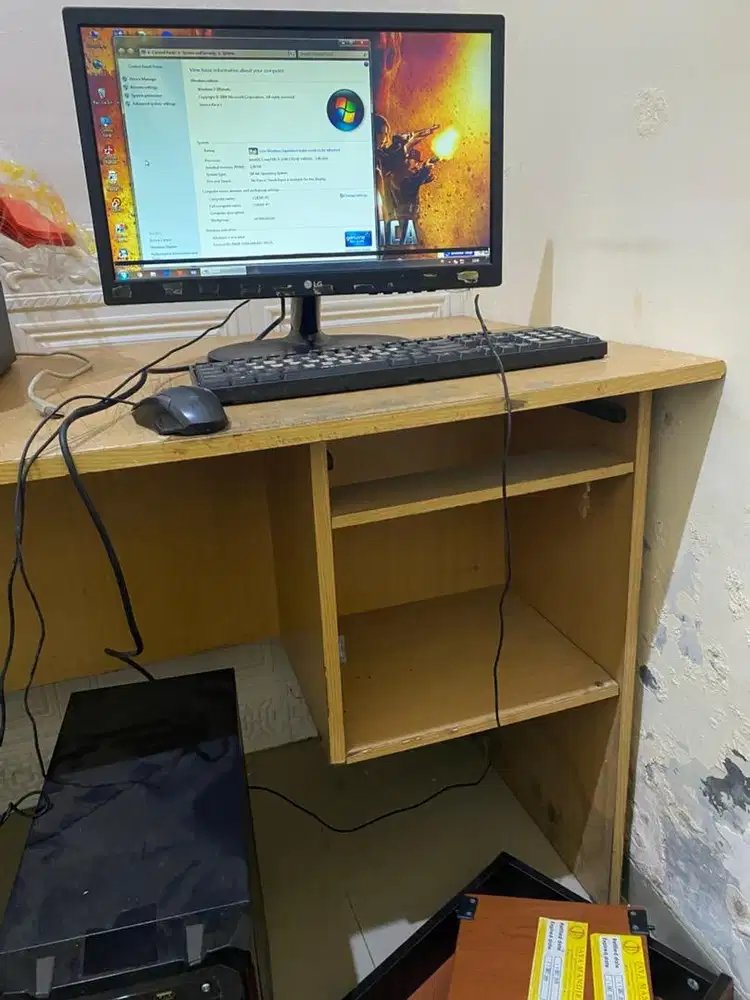 Satu set komputer dan meja