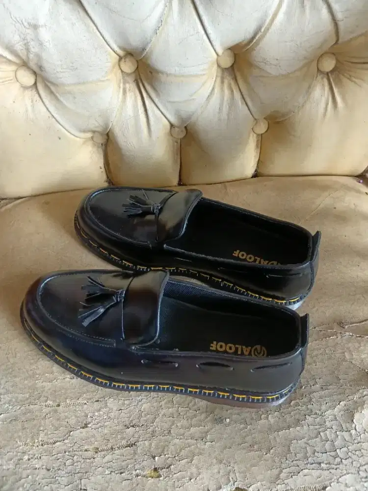 Sepatu kulit asli no 42
